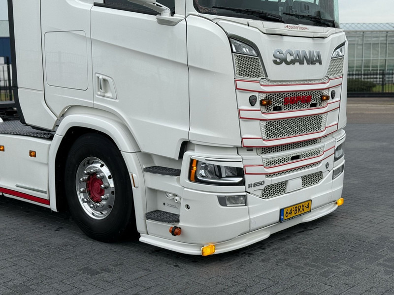 Scania R650 V8 FULL AIR, SHOW TRUCK, SPECIAL INTERIOR, SMART TACHO 2. - Tractor unit: picture 5 Scania R650 V8 FULL AIR, SHOW TRUCK, SPECIAL INTERIOR, SMART TACHO 2. - Tractor unit: picture 5
