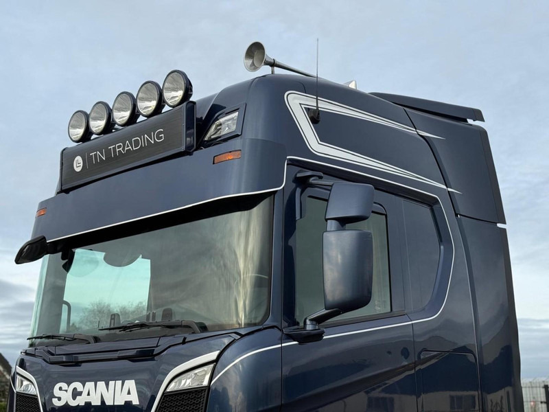 Scania S520 VOLLUCHT, RETARDER, LEATHER, ALCOA, 9 TONS VOORAS, TACHO 2. - Tractor unit: picture 5 Scania S520 VOLLUCHT, RETARDER, LEATHER, ALCOA, 9 TONS VOORAS, TACHO 2. - Tractor unit: picture 5