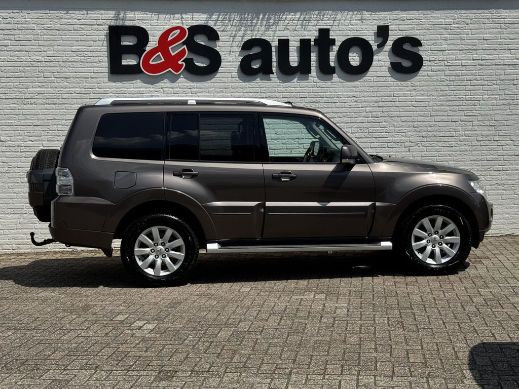 Mitsubishi PAJERO 3.2 DI-D Instyle High Roof Side Window Van Cruise control Climate control Rockford Audio Pano - SUV: picture 5 Mitsubishi PAJERO 3.2 DI-D Instyle High Roof Side Window Van Cruise control Climate control Rockford Audio Pano - SUV: picture 5