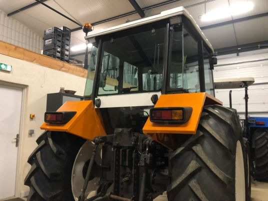 Farm tractor Renault 681-4S Tracteur: picture 11
