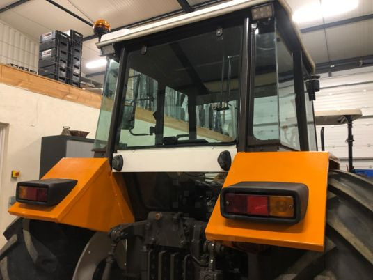 Farm tractor Renault 681-4S Tracteur: picture 12
