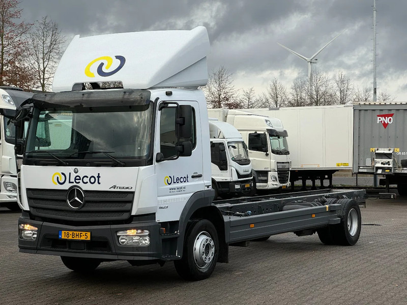 Cab chassis truck Mercedes-Benz Atego 1523 Chassis Euro 6: picture 1