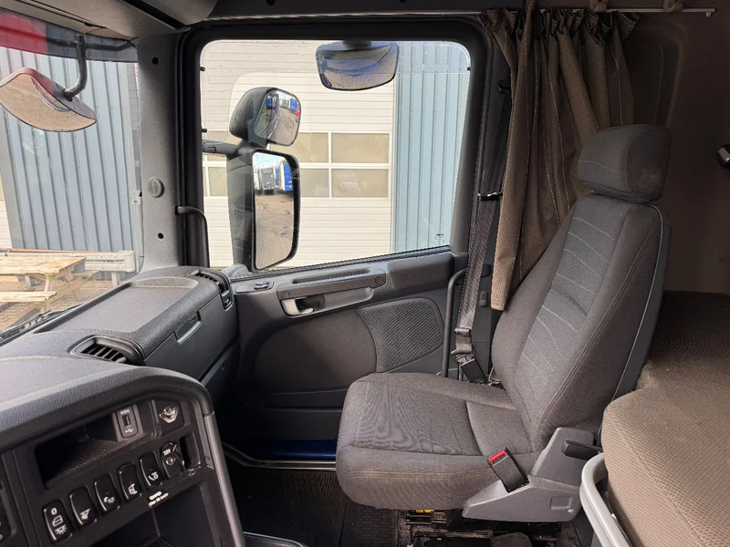 Container transporter/ Swap body truck Scania R520 V8 8x4*4 Retarder / BDF / Full Air / Euro 6: picture 18 Container transporter/ Swap body truck Scania R520 V8 8x4*4 Retarder / BDF / Full Air / Euro 6: picture 18