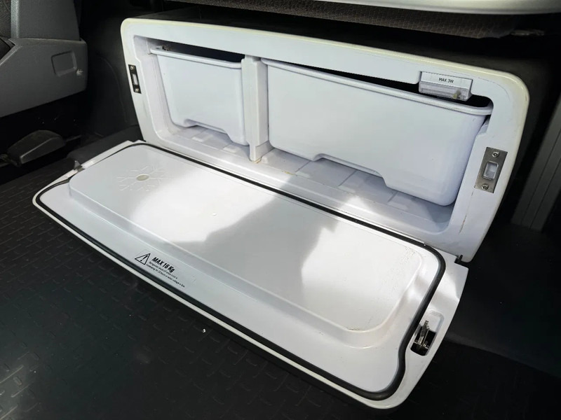 Container transporter/ Swap body truck Scania R520 V8 8x4*4 Retarder / BDF / Full Air / Euro 6: picture 19 Container transporter/ Swap body truck Scania R520 V8 8x4*4 Retarder / BDF / Full Air / Euro 6: picture 19