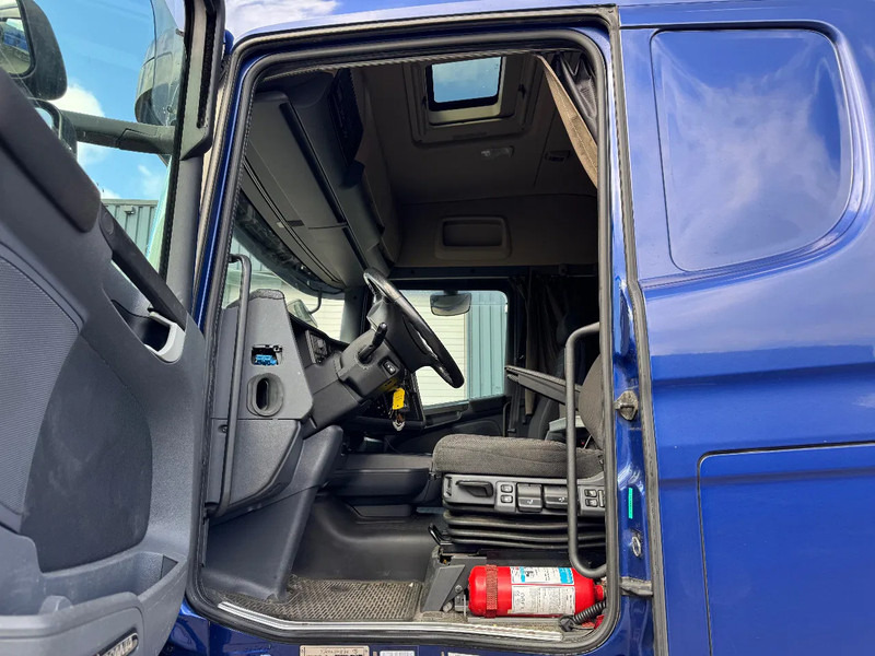 Container transporter/ Swap body truck Scania R520 V8 8x4*4 Retarder / BDF / Full Air / Euro 6: picture 10 Container transporter/ Swap body truck Scania R520 V8 8x4*4 Retarder / BDF / Full Air / Euro 6: picture 10