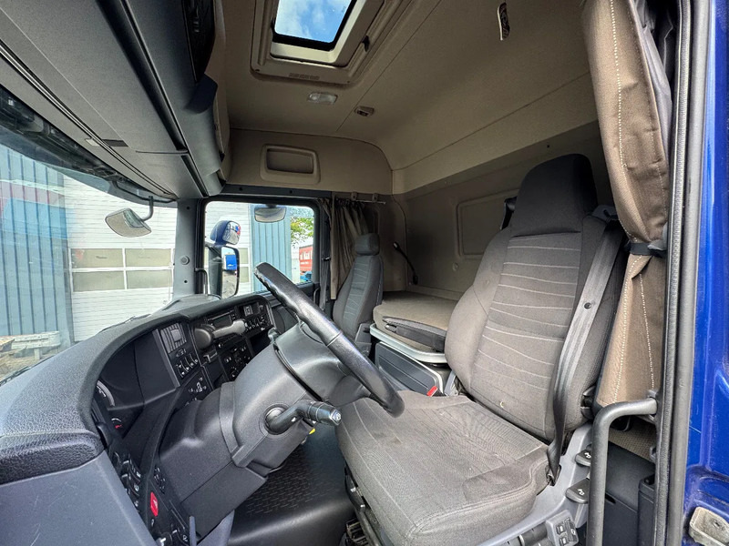 Container transporter/ Swap body truck Scania R520 V8 8x4*4 Retarder / BDF / Full Air / Euro 6: picture 12 Container transporter/ Swap body truck Scania R520 V8 8x4*4 Retarder / BDF / Full Air / Euro 6: picture 12