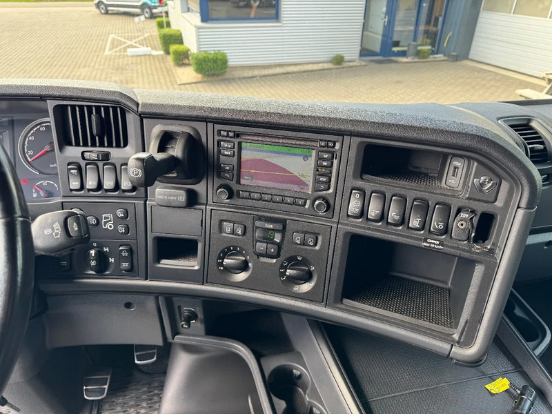 Container transporter/ Swap body truck Scania R520 V8 8x4*4 Retarder / BDF / Full Air / Euro 6: picture 17 Container transporter/ Swap body truck Scania R520 V8 8x4*4 Retarder / BDF / Full Air / Euro 6: picture 17