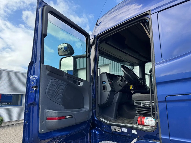 Container transporter/ Swap body truck Scania R520 V8 8x4*4 Retarder / BDF / Full Air / Euro 6: picture 9 Container transporter/ Swap body truck Scania R520 V8 8x4*4 Retarder / BDF / Full Air / Euro 6: picture 9