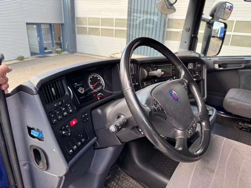 Container transporter/ Swap body truck Scania R520 V8 8x4*4 Retarder / BDF / Full Air / Euro 6: picture 11 Container transporter/ Swap body truck Scania R520 V8 8x4*4 Retarder / BDF / Full Air / Euro 6: picture 11