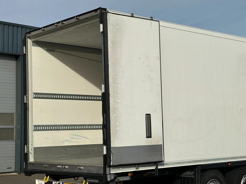 Schmitz Cargobull Carrier Vector 1550 / Disc-Brake / Lift-Axle - Refrigerator semi-trailer: picture 5 Schmitz Cargobull Carrier Vector 1550 / Disc-Brake / Lift-Axle - Refrigerator semi-trailer: picture 5