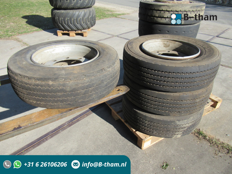 MEFRO 4 x Velg 17.5x6.75 + band Veldhuizen - Wheel and tire package for Truck: picture 1 MEFRO 4 x Velg 17.5x6.75 + band Veldhuizen - Wheel and tire package for Truck: picture 1