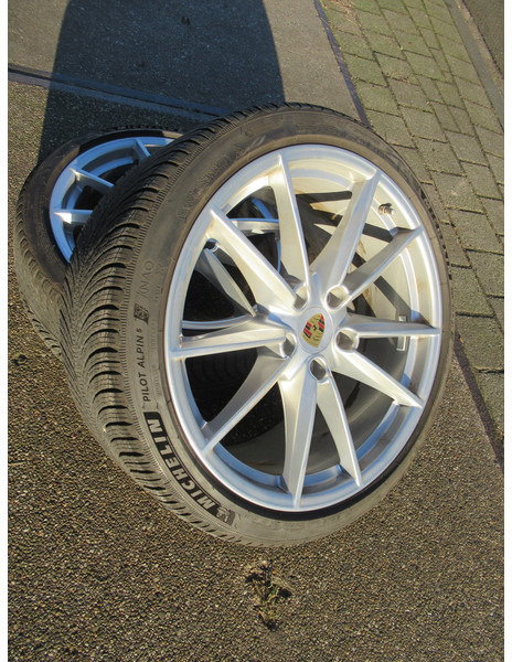 Wheel and tire package for Car Porsche 911 992 20-/21 Carrera S Winterbanden Set Wielen: picture 7