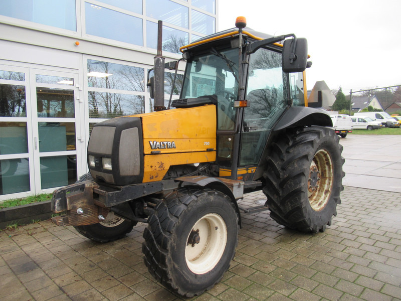 Valtra 700 4x2 VALMET - Farm tractor: picture 3 Valtra 700 4x2 VALMET - Farm tractor: picture 3