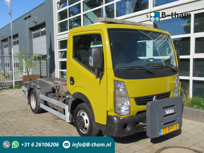 Renault Maxity 2.5DCi 107KW Chassis Twist Lock AIRCO - Van: picture 1 Renault Maxity 2.5DCi 107KW Chassis Twist Lock AIRCO - Van: picture 1