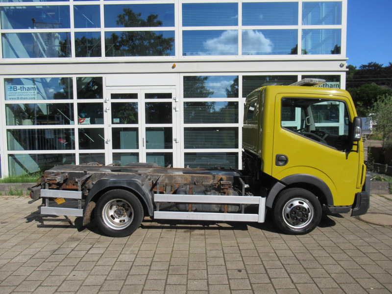 Renault Maxity 2.5DCi 107KW Chassis Twist Lock AIRCO - Van: picture 3 Renault Maxity 2.5DCi 107KW Chassis Twist Lock AIRCO - Van: picture 3