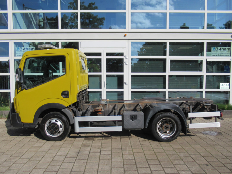 Renault Maxity 2.5DCi 107KW Chassis Twist Lock AIRCO - Van: picture 2 Renault Maxity 2.5DCi 107KW Chassis Twist Lock AIRCO - Van: picture 2