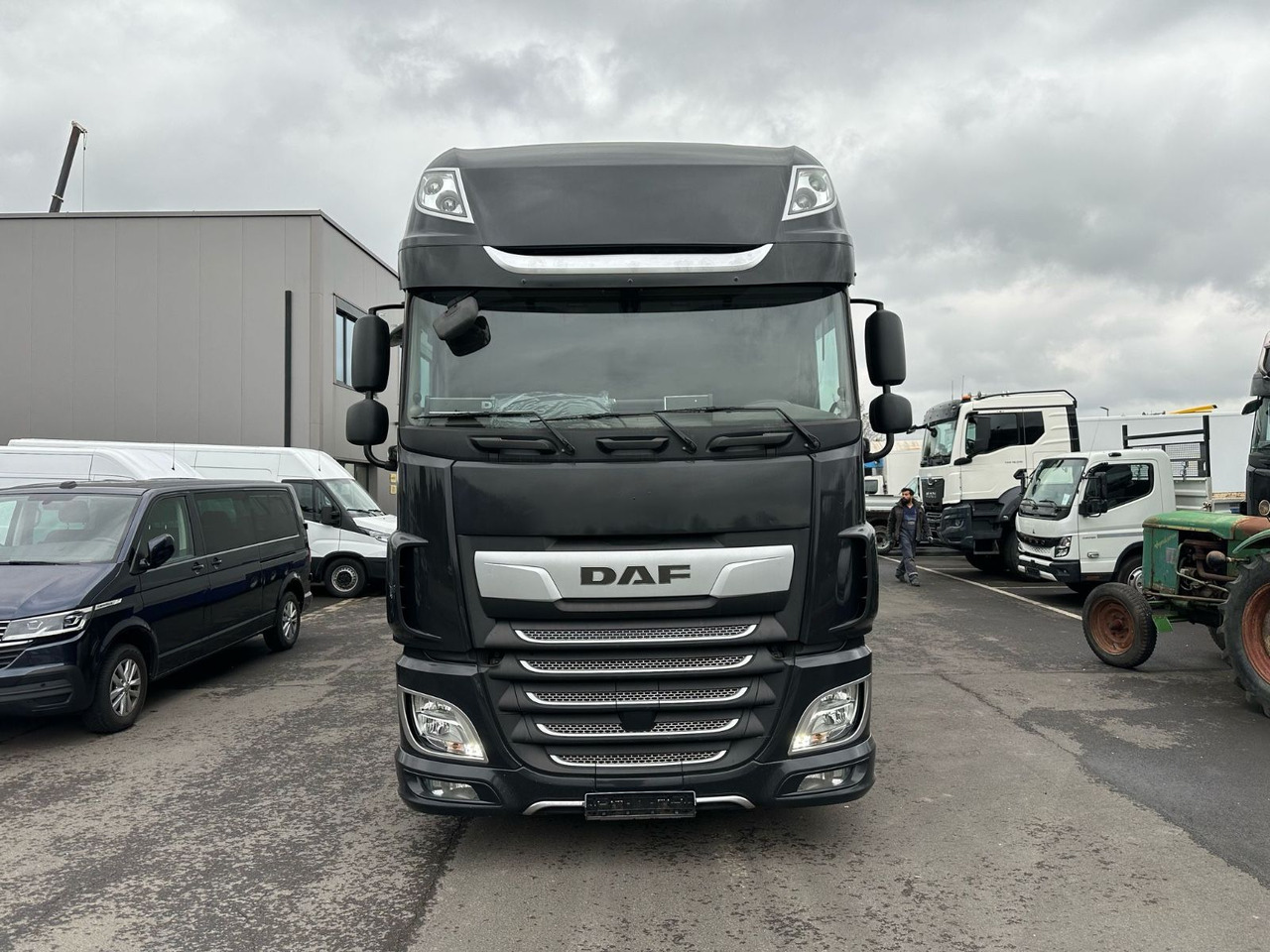 DAF XF 480 + KTT Geschlossener Autotransp.*Winde* - Autotransporter truck: picture 2 DAF XF 480 + KTT Geschlossener Autotransp.*Winde* - Autotransporter truck: picture 2