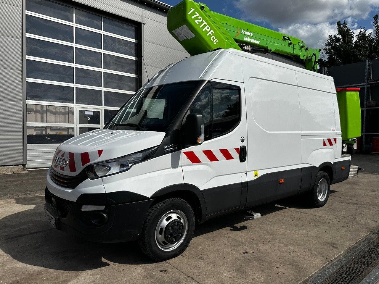 Iveco Daily 50C18 Hi-Matic/17m/Euro6/2-Punkt - Truck mounted aerial platform: picture 1 Iveco Daily 50C18 Hi-Matic/17m/Euro6/2-Punkt - Truck mounted aerial platform: picture 1