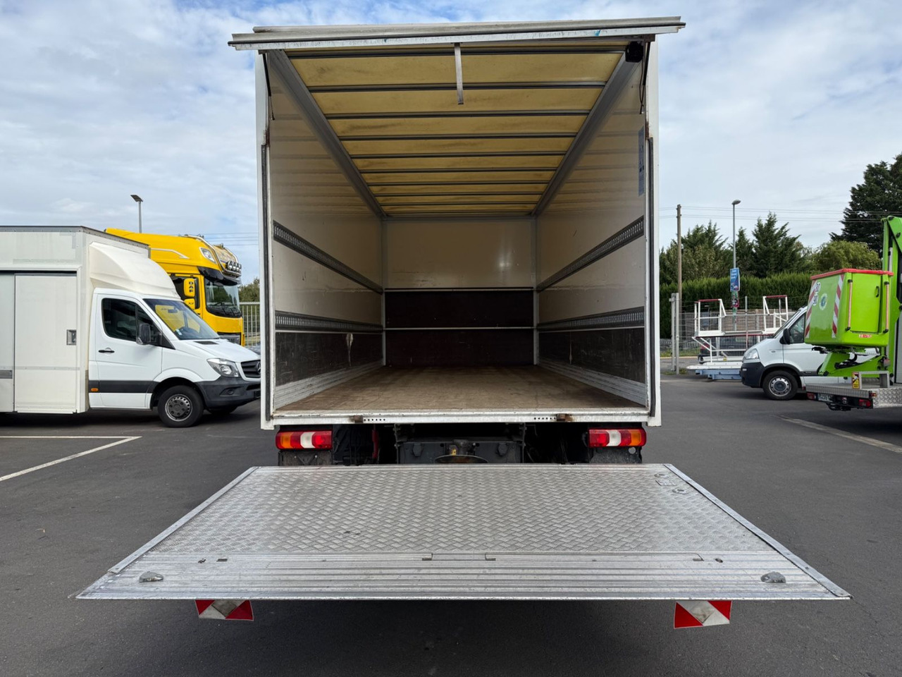 Box truck Mercedes-Benz Atego 3 4x2 821 4x2 LBW / Ahk. / Palfinger / 6m: picture 9