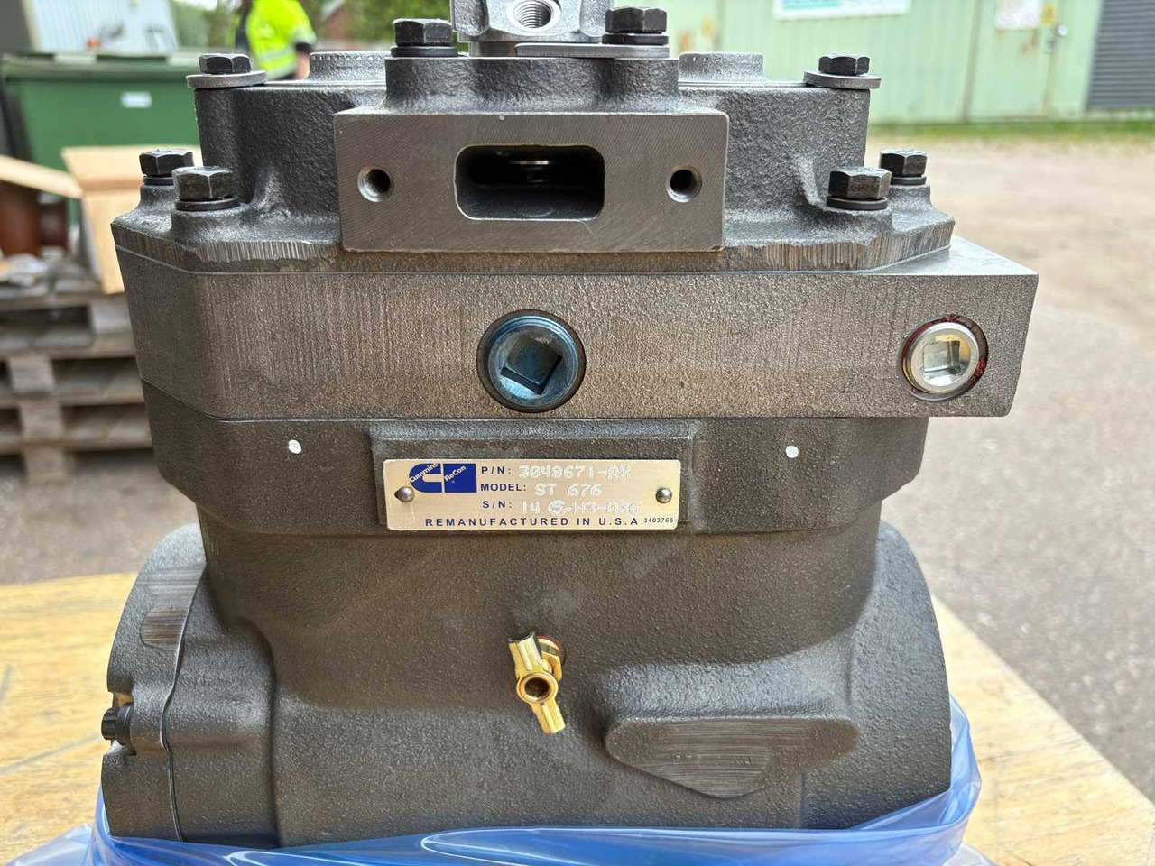 Air Dryer Compressor Cummins ST-676 - A/C compressor: picture 4 Air Dryer Compressor Cummins ST-676 - A/C compressor: picture 4