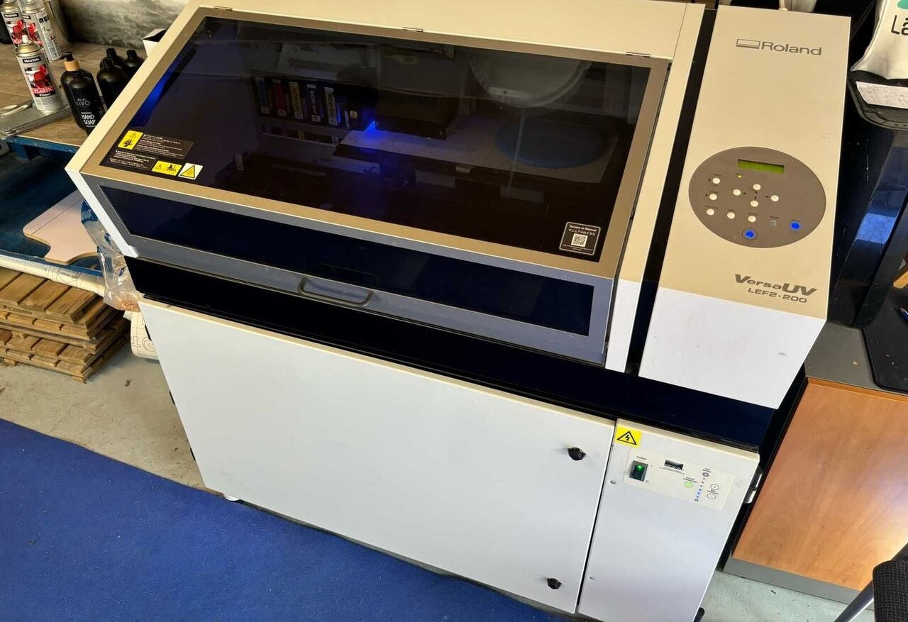 Printing machinery Roland VersaUV LEF2-200: picture 1