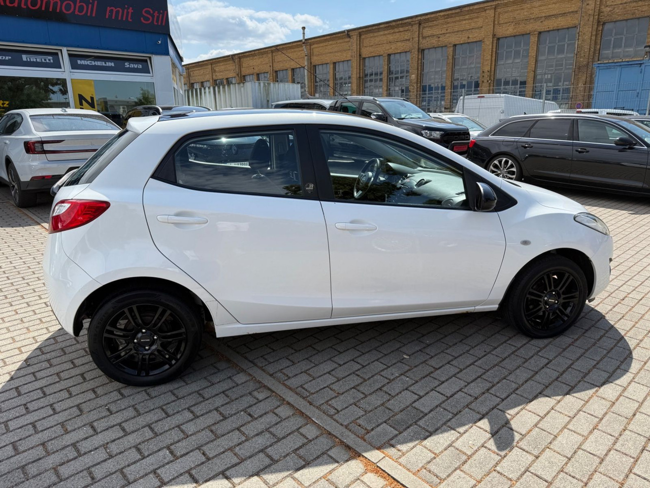 Mazda 2 Lim. 1.3 Origami 5 TÜER KLIMA SHZ TÜV NEU - Car: picture 3 Mazda 2 Lim. 1.3 Origami 5 TÜER KLIMA SHZ TÜV NEU - Car: picture 3