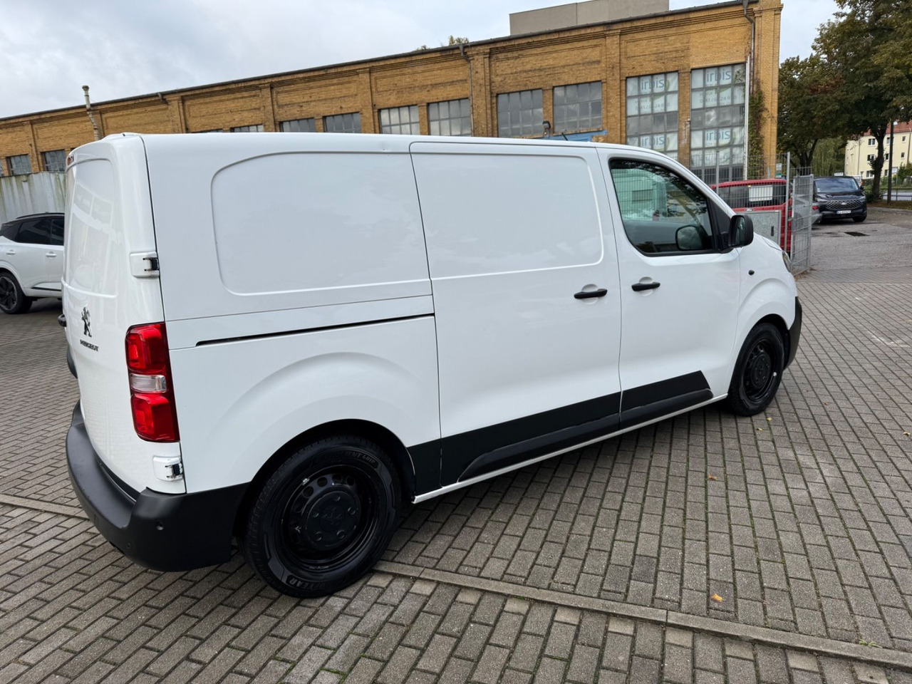 Peugeot Expert Kasten Premium L2 SHZ KLIMA STANDHEIZUNG - Passenger van: picture 4 Peugeot Expert Kasten Premium L2 SHZ KLIMA STANDHEIZUNG - Passenger van: picture 4
