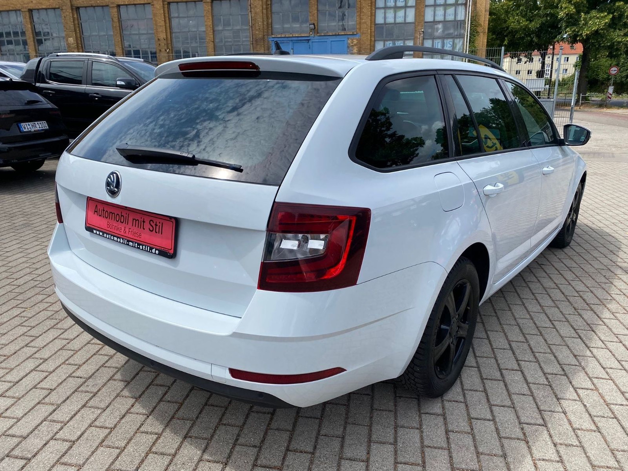 Skoda Octavia Combi Soleil DSG LED Radar ACC - Car: picture 2 Skoda Octavia Combi Soleil DSG LED Radar ACC - Car: picture 2