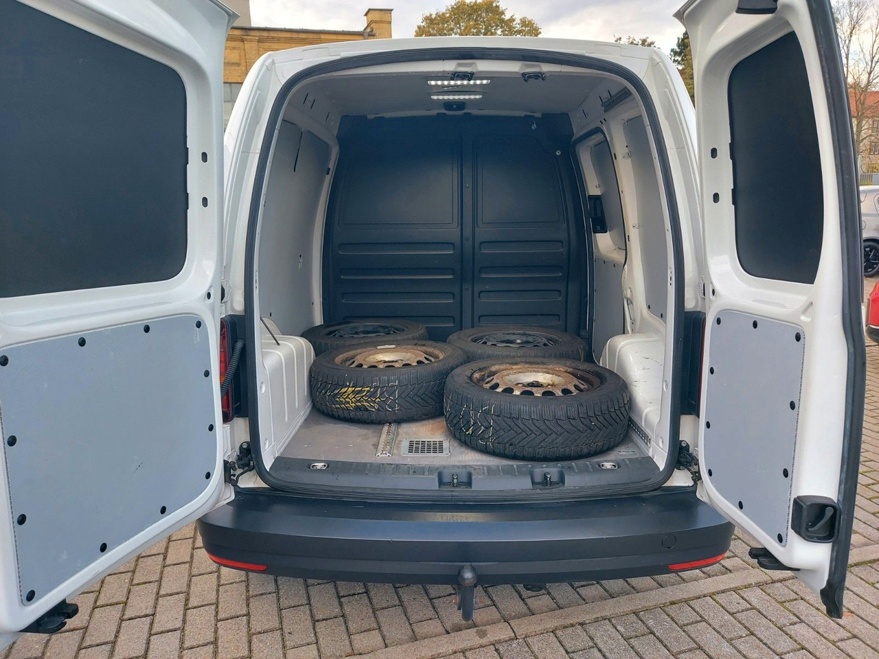 Passenger van Volkswagen Caddy Nfz Kasten BMT LED AHK 11/26 TÜV: picture 7 Passenger van Volkswagen Caddy Nfz Kasten BMT LED AHK 11/26 TÜV: picture 7