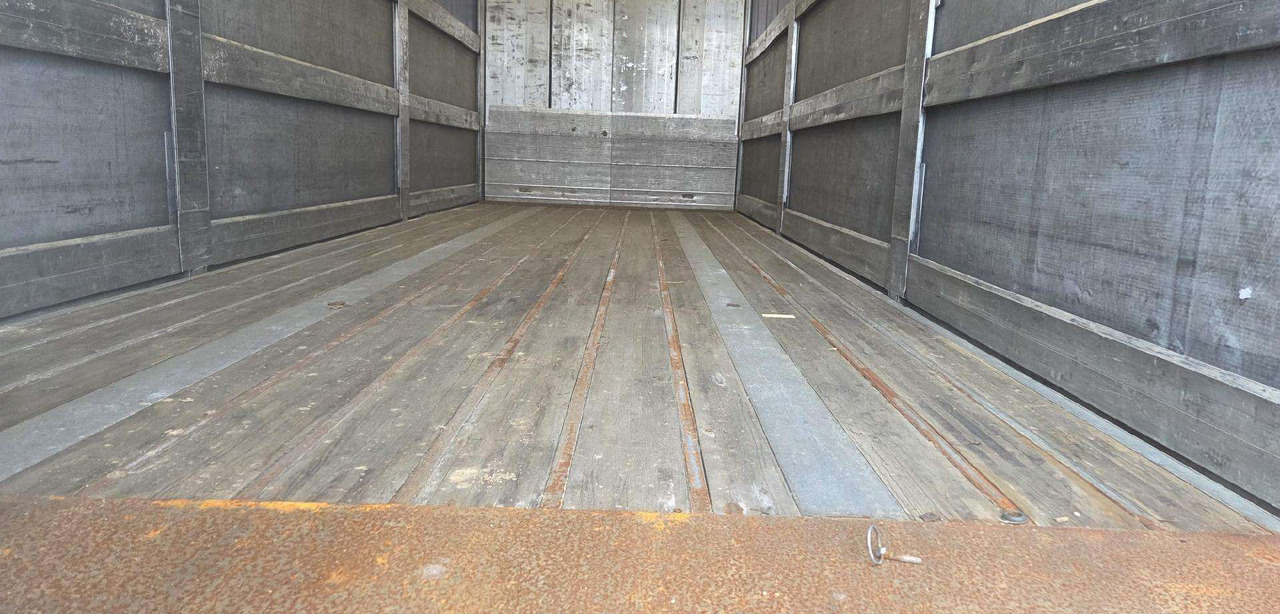 Curtainsider truck Renault T 460: picture 16