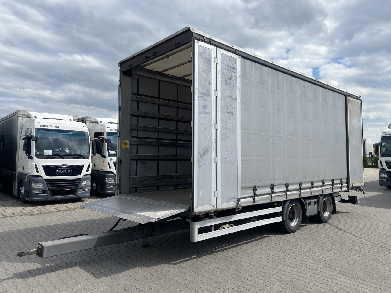 MAN TGX - Curtainsider truck: picture 5 MAN TGX - Curtainsider truck: picture 5