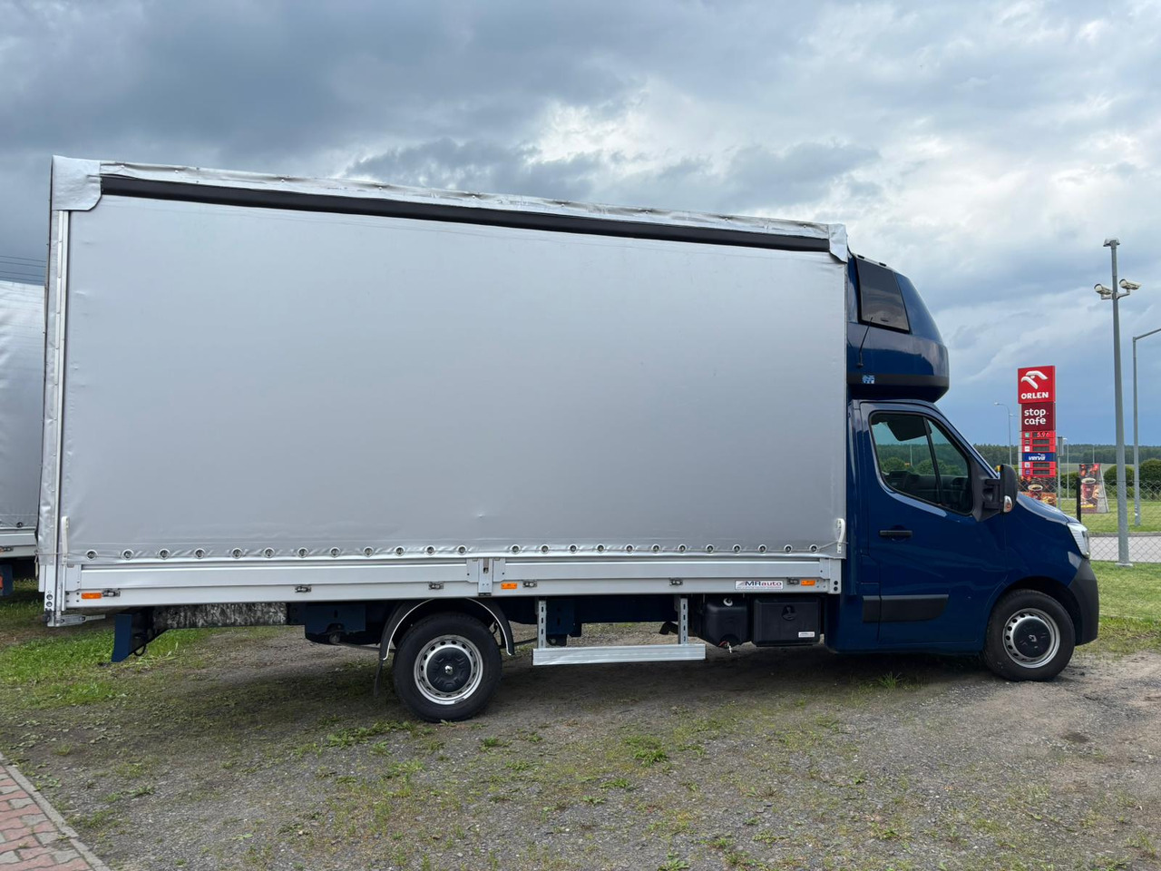 Renault Master - Curtain side van: picture 5 Renault Master - Curtain side van: picture 5