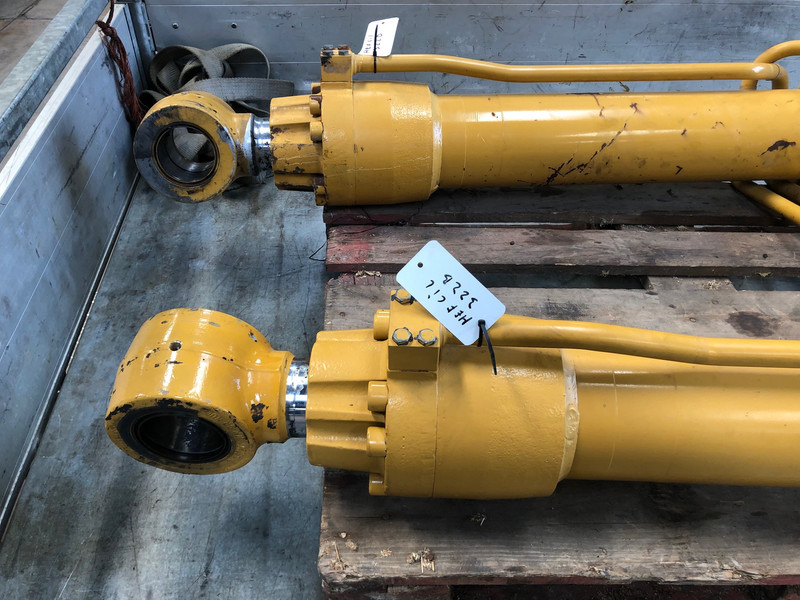 Caterpillar 322B Boomcylinder OEM 1184166 - Hydraulics: picture 5 Caterpillar 322B Boomcylinder OEM 1184166 - Hydraulics: picture 5