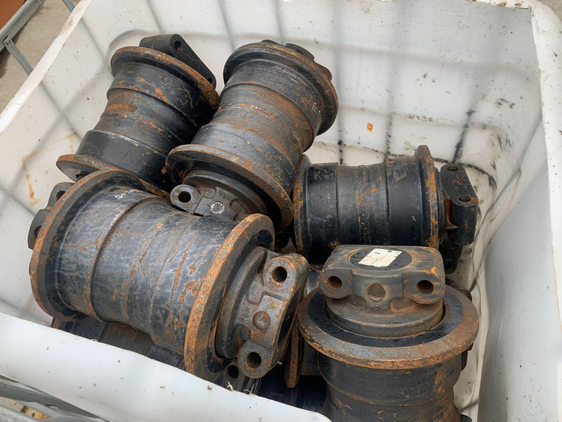 Hitachi Hitachi EX1200D5 bottom track roller SF - Frame/ Chassis: picture 2 Hitachi Hitachi EX1200D5 bottom track roller SF - Frame/ Chassis: picture 2