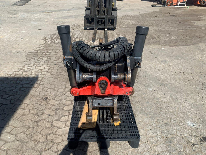 INDEXATOR R8 - Tiltrotator: picture 1 INDEXATOR R8 - Tiltrotator: picture 1