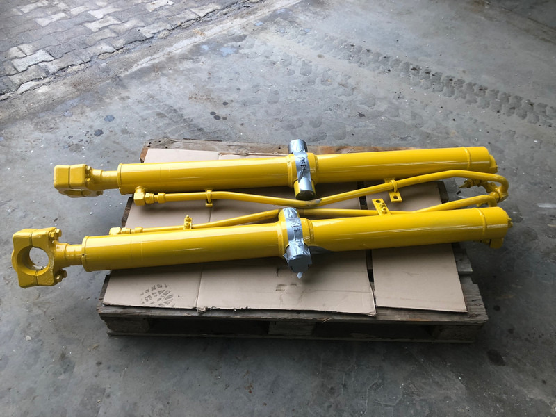 Komatsu D65-15 EX/PX Blade Lift Cylinder OEM 707-02-X0220 - Hydraulics: picture 1 Komatsu D65-15 EX/PX Blade Lift Cylinder OEM 707-02-X0220 - Hydraulics: picture 1