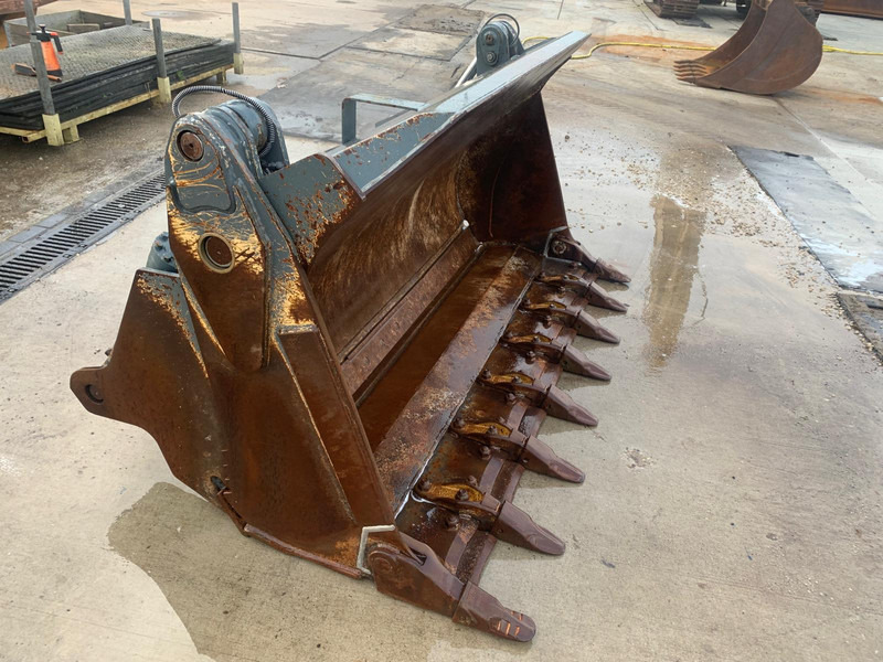 Liebherr LR 624 - Bucket: picture 2 Liebherr LR 624 - Bucket: picture 2