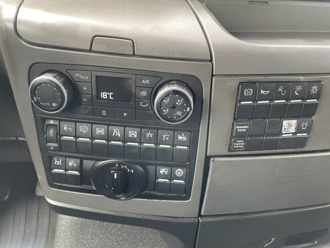 Tractor unit MAN TGS 18.440 4x4H BLS Pritsche/Hydro/PTO/AC/EEV1: picture 11 Tractor unit MAN TGS 18.440 4x4H BLS Pritsche/Hydro/PTO/AC/EEV1: picture 11