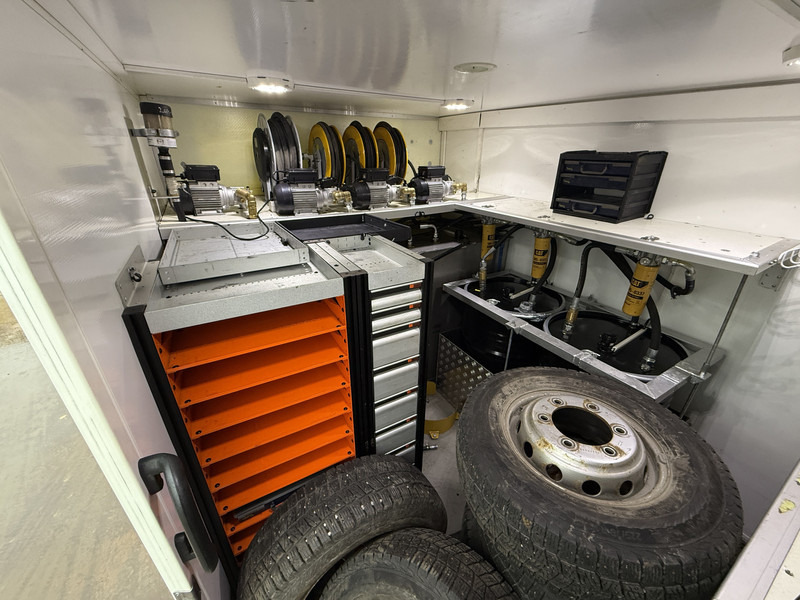 Lease a Iveco Daily Daily 70C18 3.0 *Service bus / Inbouw* LED Climate Control Cruise Control Tachograaf Standkachel Trekhaak Camera Stoelverwarming Iveco Daily Daily 70C18 3.0 *Service bus / Inbouw* LED Climate Control Cruise Control Tachograaf Standkachel Trekhaak Camera Stoelverwarming: picture 16