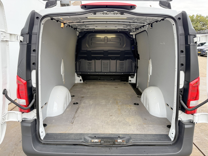 Small van Mercedes-Benz Vito 114 2.1 CDI Automaat L2H1 Climate Control Cruise Control Camera Navigatie Trekhaak Parkeersensoren Stoelverwarming: picture 12