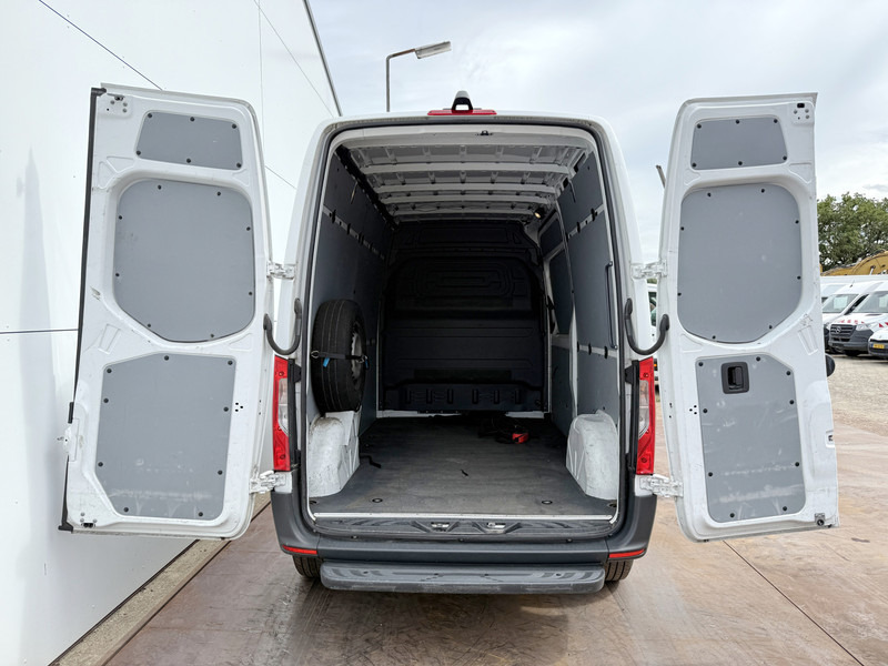 Panel van, Electric van Mercedes-Benz eSprinter 312 L2H2 Elektrisch 41kWh 120km WLTP Climate Control Camera Stoelverwarming: picture 11
