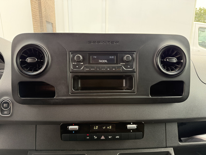 Panel van, Electric van Mercedes-Benz eSprinter 312 L2H2 Elektrisch 41kWh 120km WLTP Climate Control Camera Stoelverwarming: picture 15
