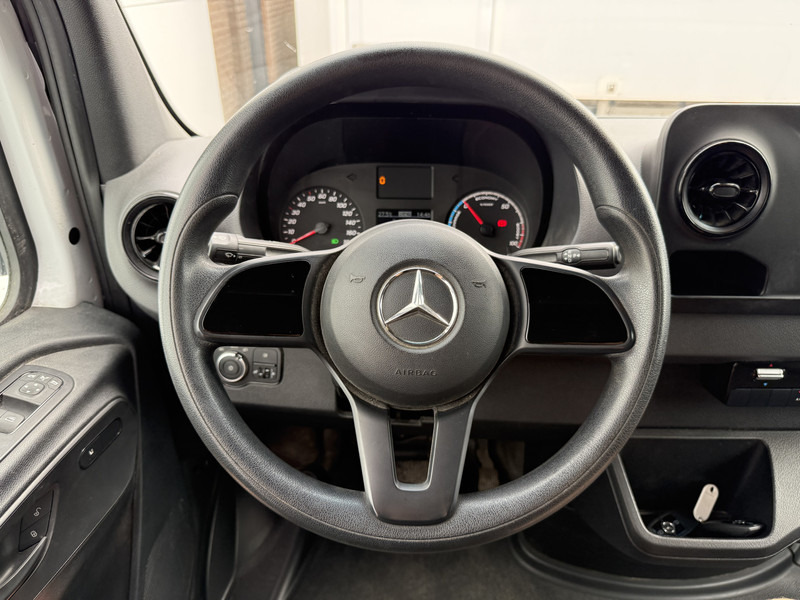 Panel van, Electric van Mercedes-Benz eSprinter 312 L2H2 Elektrisch 41kWh 120km WLTP Climate Control Camera Stoelverwarming: picture 17