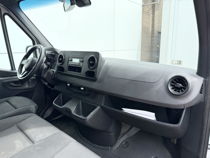 Panel van, Electric van Mercedes-Benz eSprinter 312 L2H2 Elektrisch 41kWh 120km WLTP Climate Control Camera Stoelverwarming: picture 9