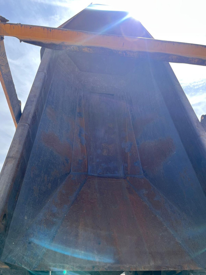Articulated dumper Bell B20E: picture 11