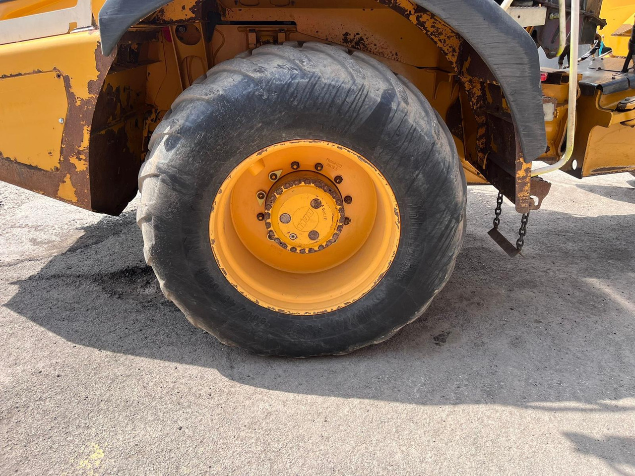 Articulated dumper Bell B20E: picture 14