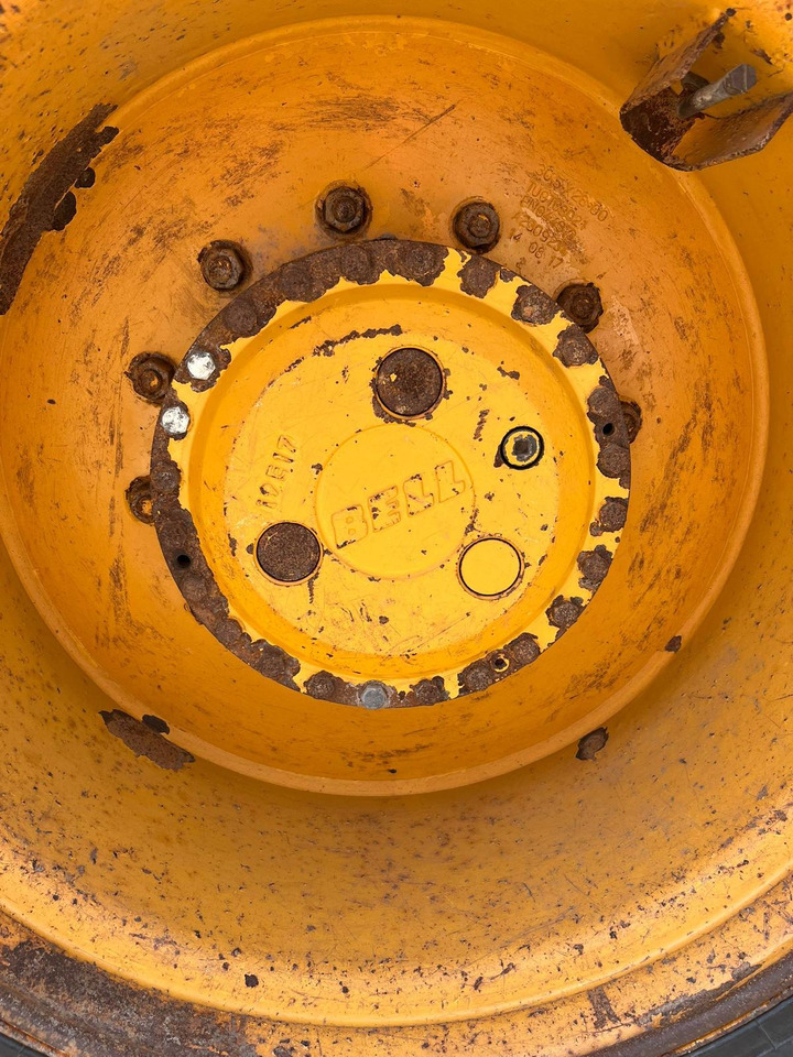 Articulated dumper Bell B20E: picture 19