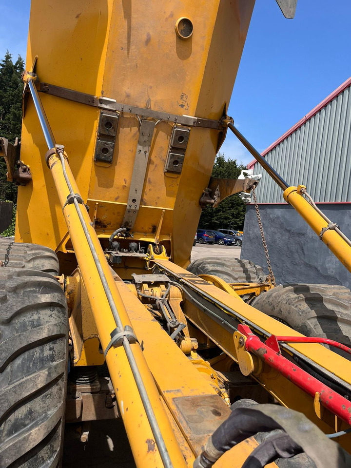 Articulated dumper Bell B20E: picture 9