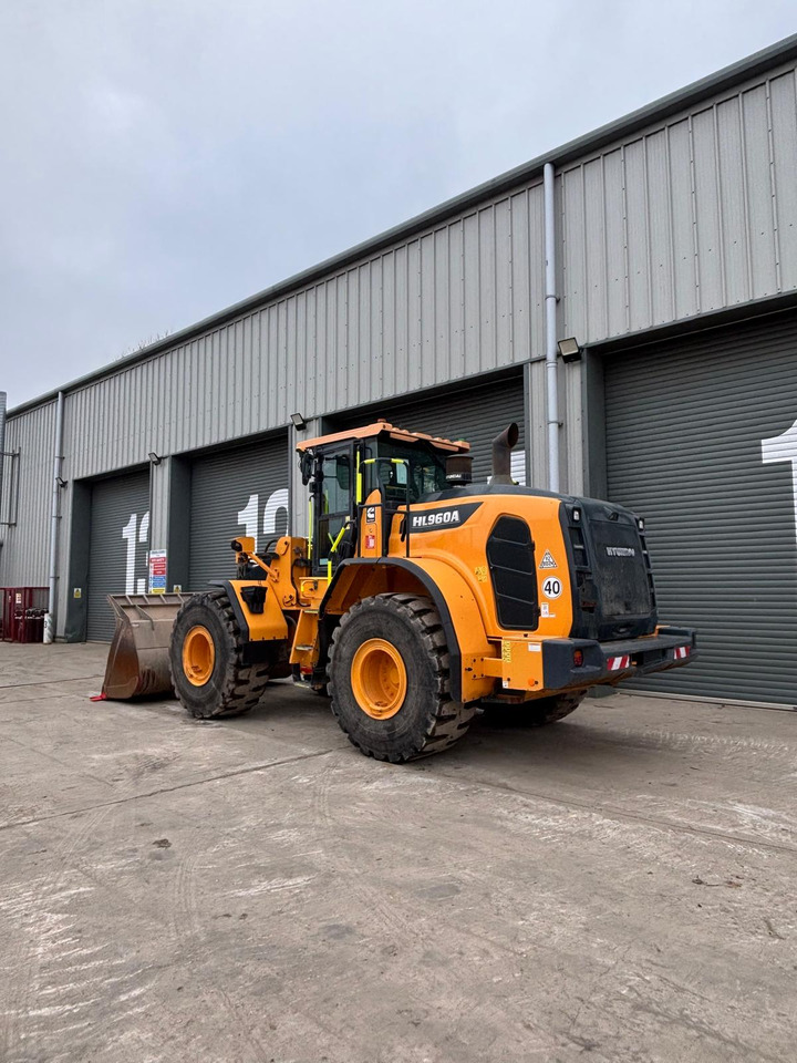Hyundai HL960A - Wheel loader: picture 3 Hyundai HL960A - Wheel loader: picture 3