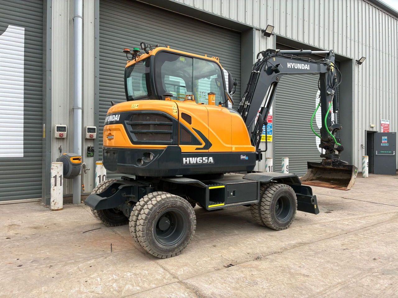 Hyundai HW65AH Ex Demo - Wheel excavator: picture 4 Hyundai HW65AH Ex Demo - Wheel excavator: picture 4